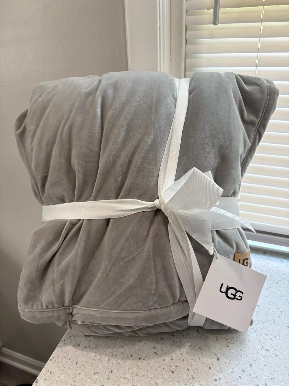 NWT UGG Bliss Sherpa Throw Blanket in the seal grey colorway